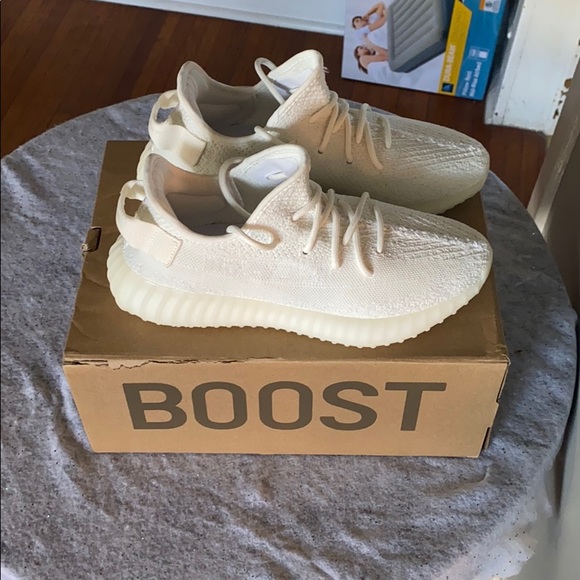 Yeezy’s boost 350 v2 - Picture 4 of 5